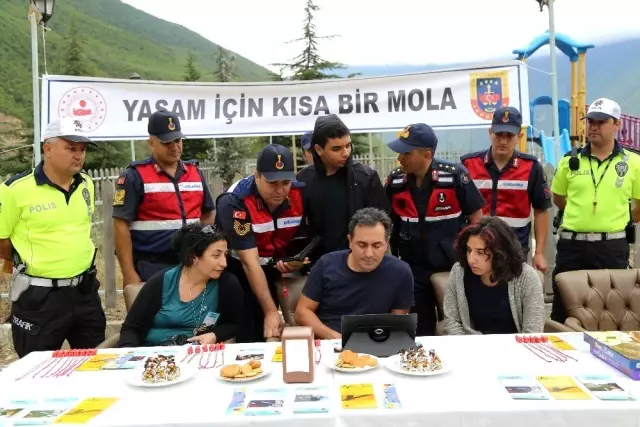 Artvin'de Kurban Bayramı öncesi trafik uygulaması yapıldı Artvin'de Kurban Bayramı öncesi trafik uygulaması yapıldı