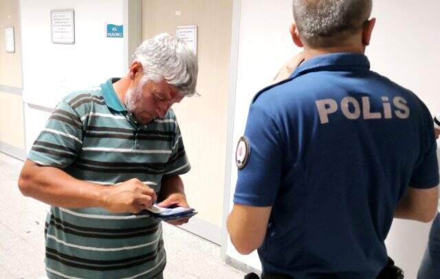 Babasını dövüp, 'Senin gibi babanın var ya' diye sitem etti