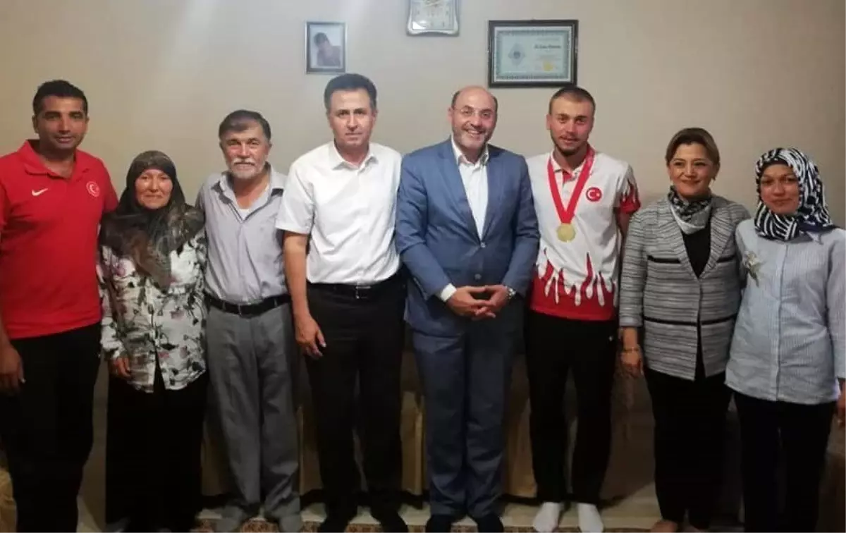 Başkan Çetinbaş ve Milletvekili Erenler, Dünya Şampiyonu'nu tebrik etti