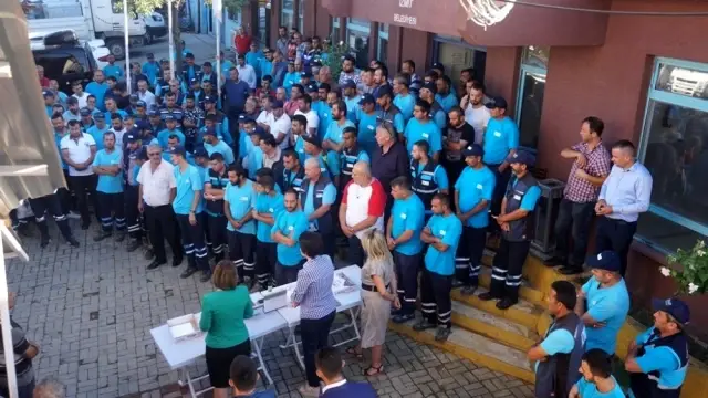 Başkan Hürriyet temizlik işçileriyle bayramlaştı