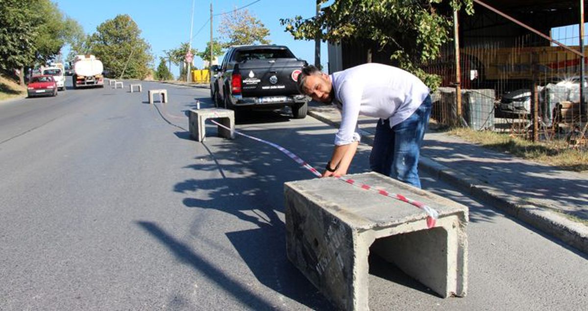 'Burası benim arsam' deyip İstanbul'un en kalabalık ilçesinde yolu trafiğe kapattı!