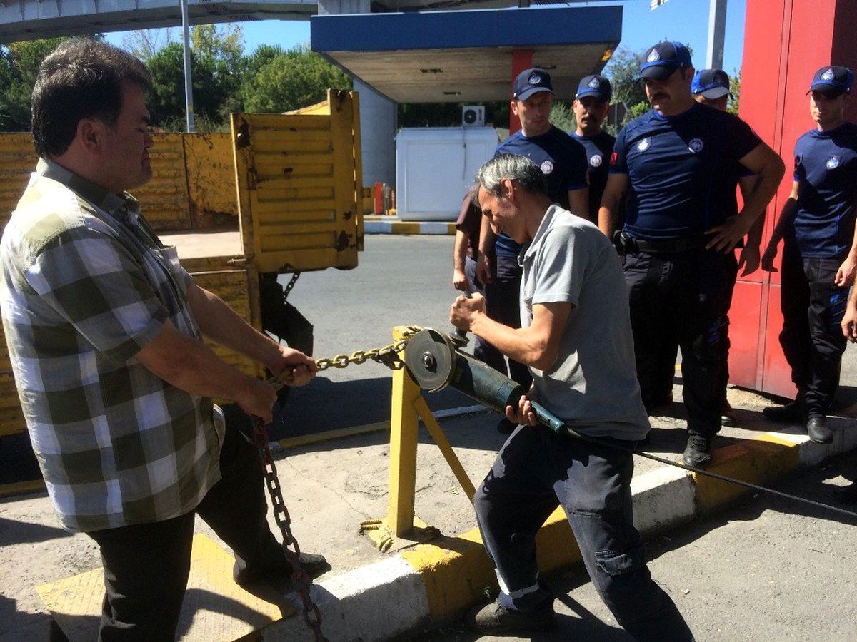 Büyük İstanbul Otogarı'nın otopark gişeleri İSPARK'a devredilmek üzere söküldü