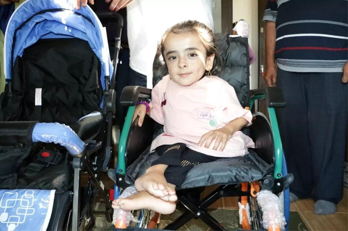 Cam kemik hastası kardeşlerin yüzü mavi kapakla güldü