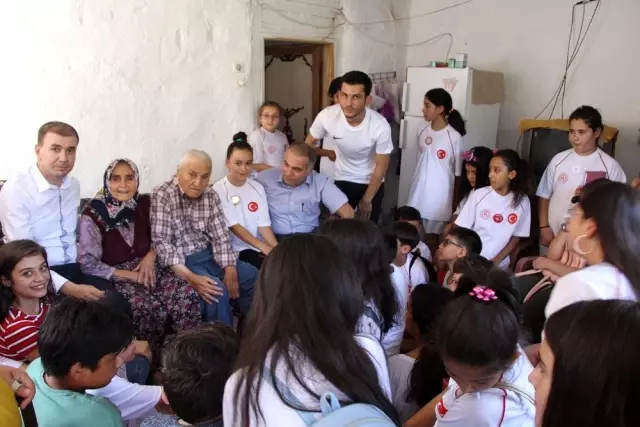 'Değerli Zamanlar' projesinin öğrencilerinden anlamlı ziyaret 'Değerli Zamanlar' projesinin öğrencilerinden anlamlı ziyaret