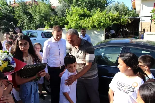 'Değerli Zamanlar' projesinin öğrencilerinden anlamlı ziyaret 'Değerli Zamanlar' projesinin öğrencilerinden anlamlı ziyaret