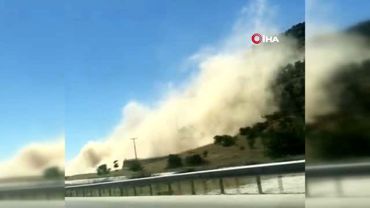 Denizli'de deprem sonrası yaşanan heyelan anı kamerada