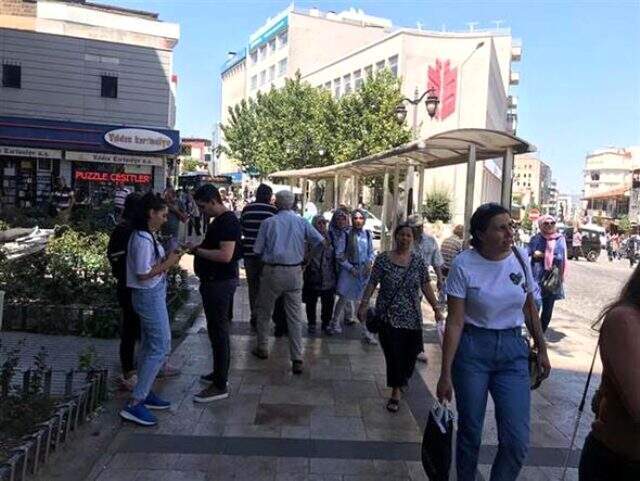 Denizli'deki 4.2 ve 6 büyüklüğündeki iki depremin ardından ilk görüntüler