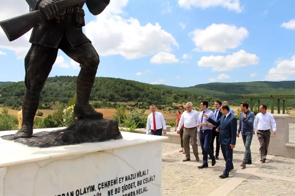Dumlupınar'da Zafer Bayramı öncesi hazırlıklar devam ediyor