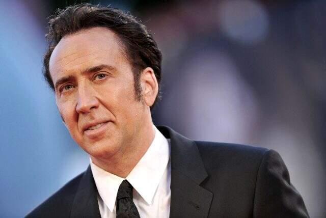 Dünyaca ünlü oyuncu Nicolas Cage, kendi kobralarının saldırısında uğradı