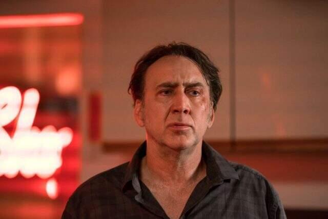 Dünyaca ünlü oyuncu Nicolas Cage, kendi kobralarının saldırısında uğradı