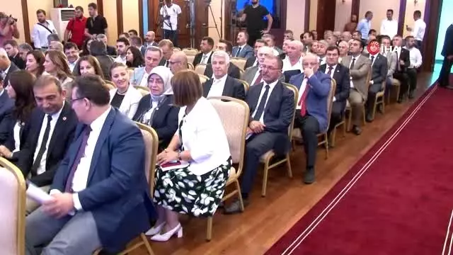 Ekrem İmamoğlu, İBB'nin yeni yönetim kadrosunu tanıttı Ekrem İmamoğlu, İBB'nin yeni yönetim kadrosunu tanıttı