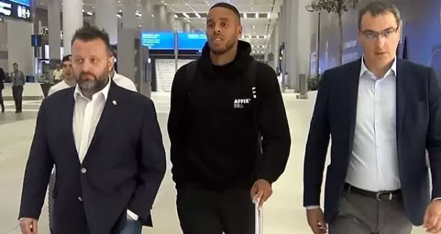Fenerbahçe'nin yeni transferi Zanka, 04.30'da İstanbul'a geldi