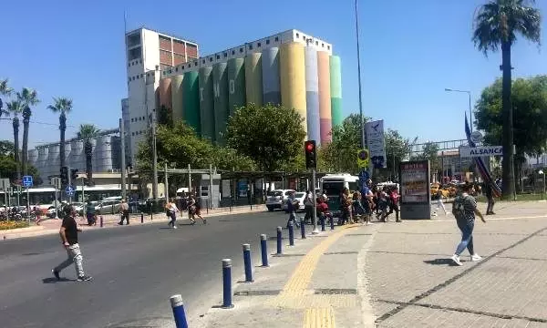 İzmir ve çevresi 4,8 büyüklüğündeki depremle sallandı (3)