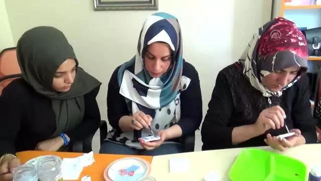Kadınlar, Muş'u simgeleyen magnetler üretiyor