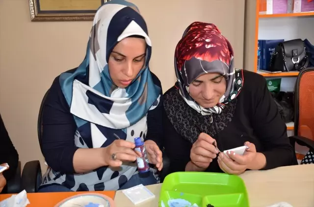 Kadınlar, Muş'u simgeleyen magnetler üretiyor