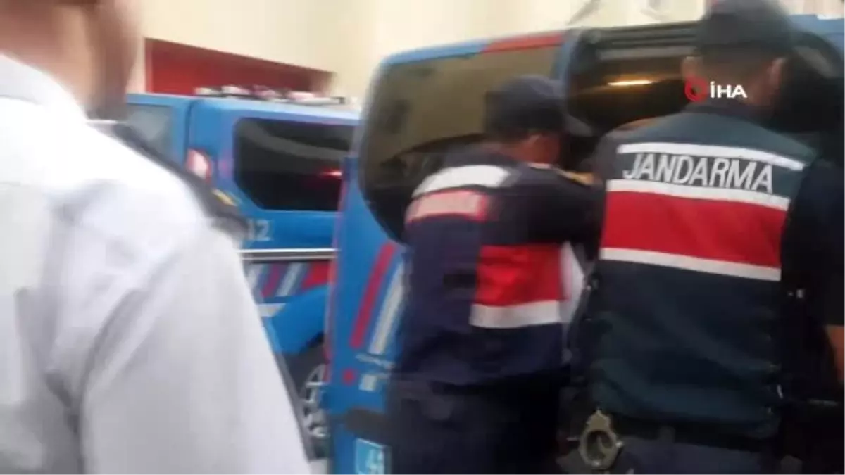 Kafeye ses bombası atan 3 zanlı tutuklandı