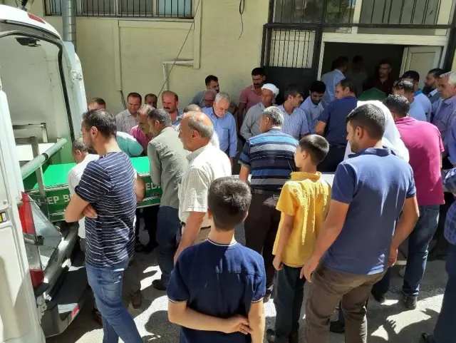Kazada ölen gençlerin cenazeleri memleketlerine gönderildi Kazada ölen gençlerin cenazeleri memleketlerine gönderildi