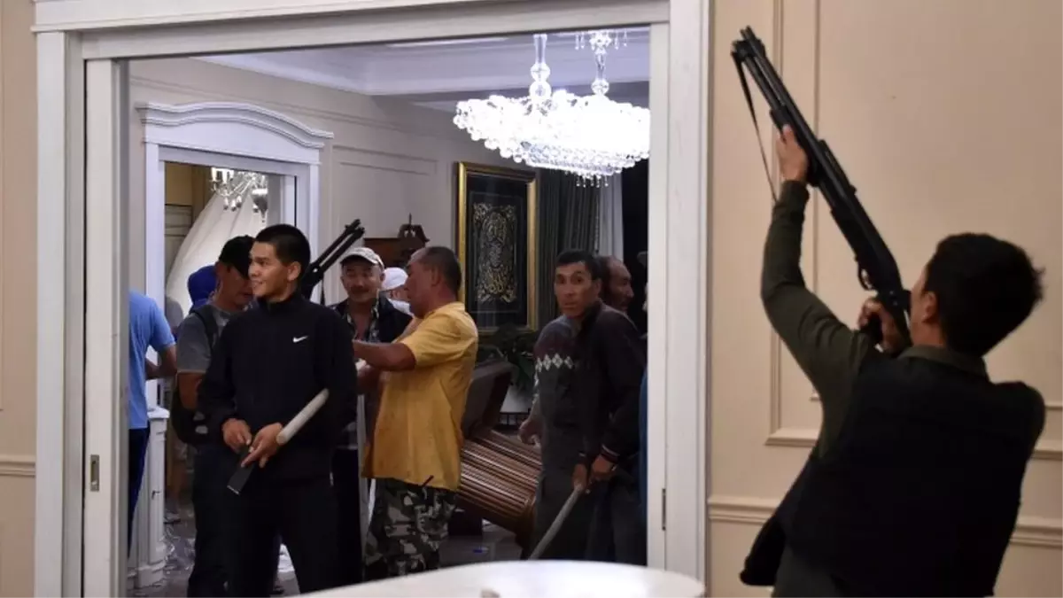 Kırgızistan'da Eski Devlet Başkanı Atambayev'in evine gözaltı baskını
