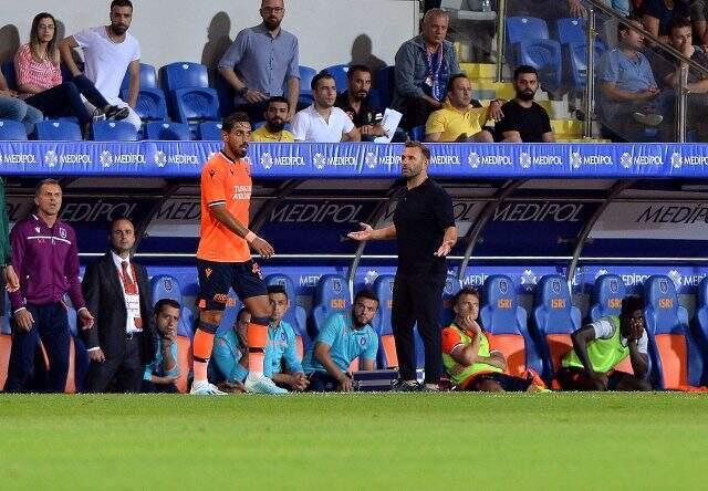 Kırmızı kart gören Okan Buruk tarihe geçti