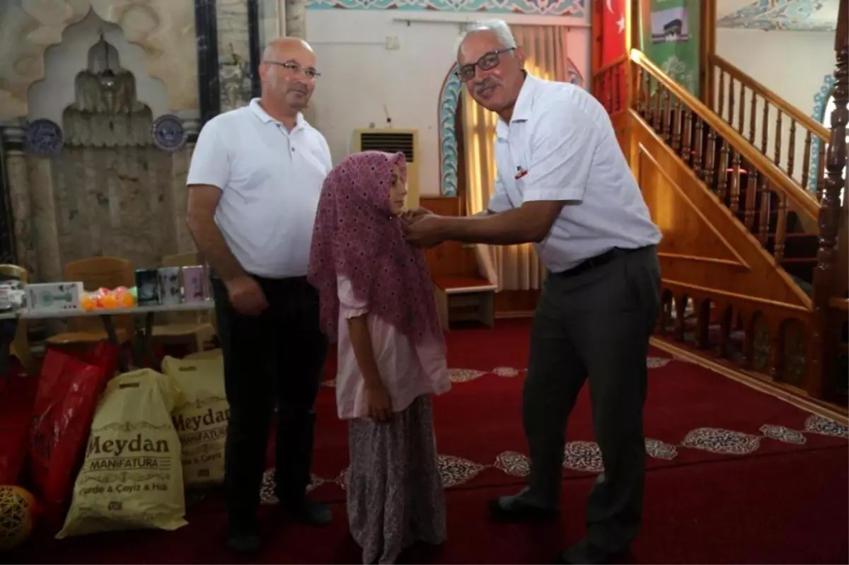 Kur'an kursunu bitirdiler hediyeleri kaptılar