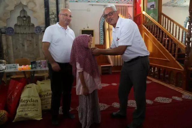 Kur'an kursunu bitirdiler hediyeleri kaptılar Kur'an kursunu bitirdiler hediyeleri kaptılar