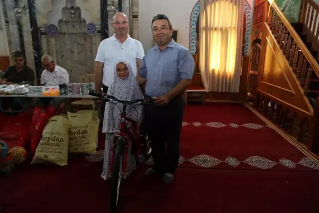 Kur'an kursunu bitirdiler hediyeleri kaptılar Kur'an kursunu bitirdiler hediyeleri kaptılar