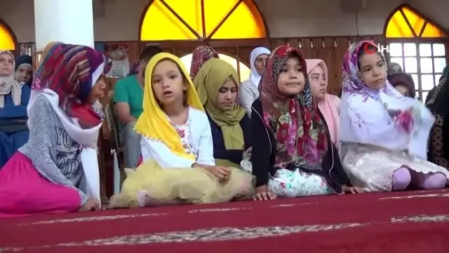 Kur'an kursunu bitirdiler hediyeleri kaptılar Kur'an kursunu bitirdiler hediyeleri kaptılar