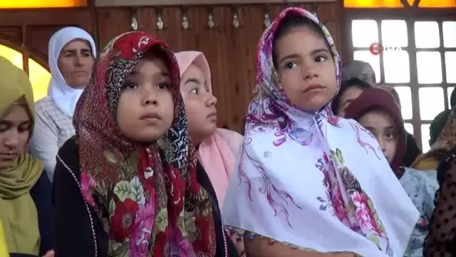 Kur'an kursunu bitirdiler hediyeleri kaptılar Kur'an kursunu bitirdiler hediyeleri kaptılar