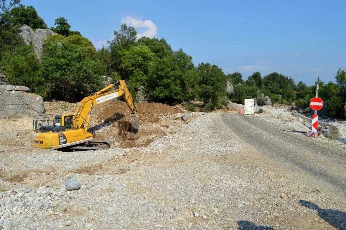 Manavgat Ballıbucak'da köprü bakım çalışması