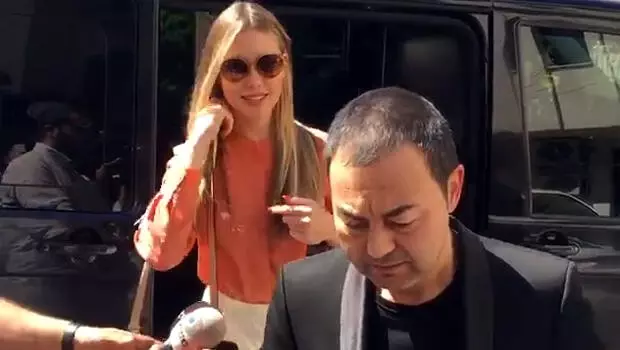Serdar Ortaç ile Chloe Loughnan boşandı!