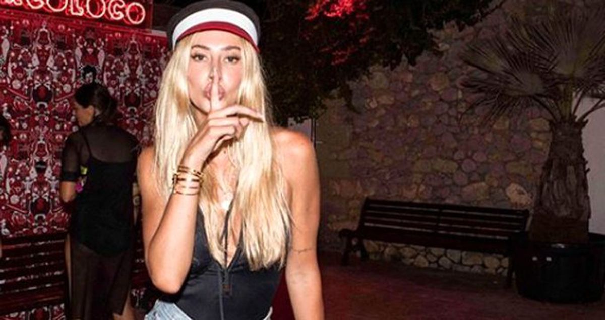 Şeyma Subaşı'nın kızı Melisa ile bikiniyle poz vermesine takipçileri tepki gösterdi