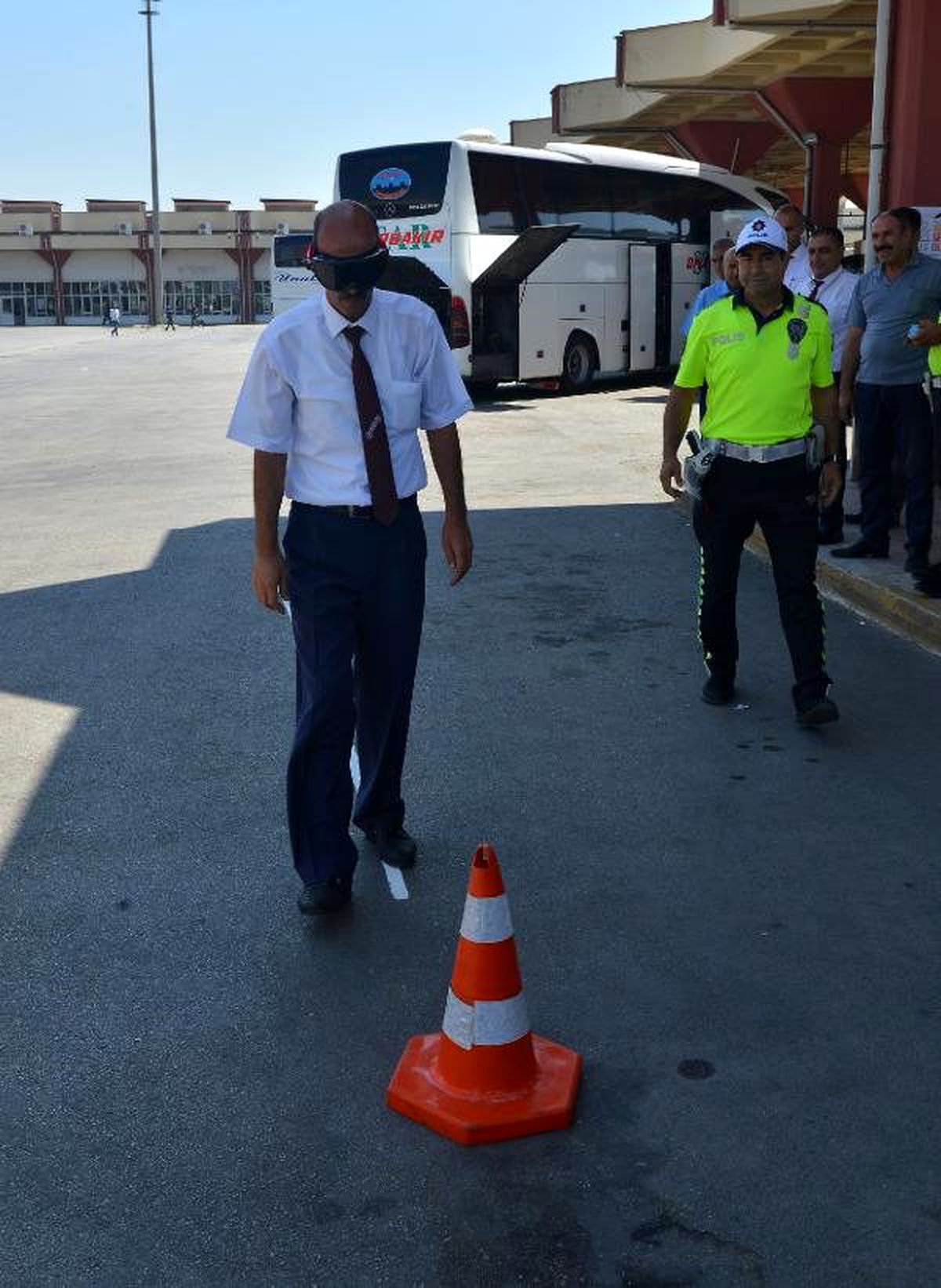 Şöförlere 'alkolmetre' gözlüklü denetim