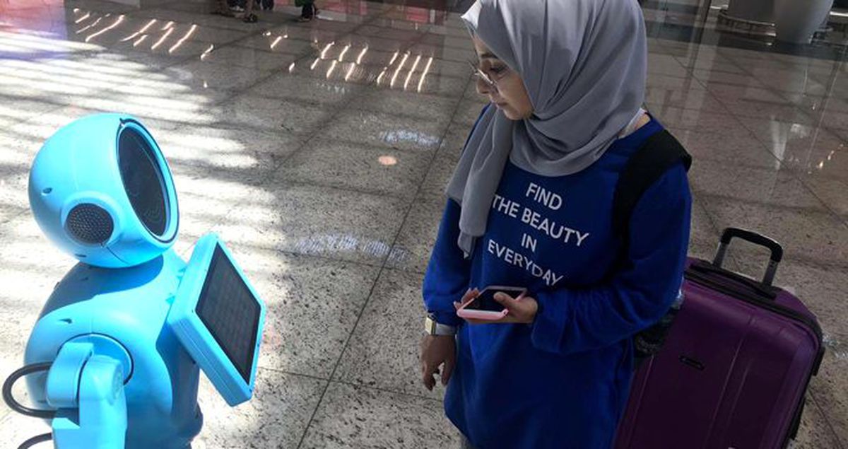 Türkiye'de bir ilk! İstanbul Havalimanı'nda iki robot görev başında