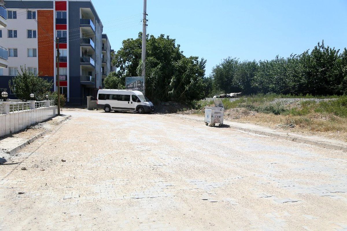 Umurlu'da yol yapım çalışmaları tamamlandı