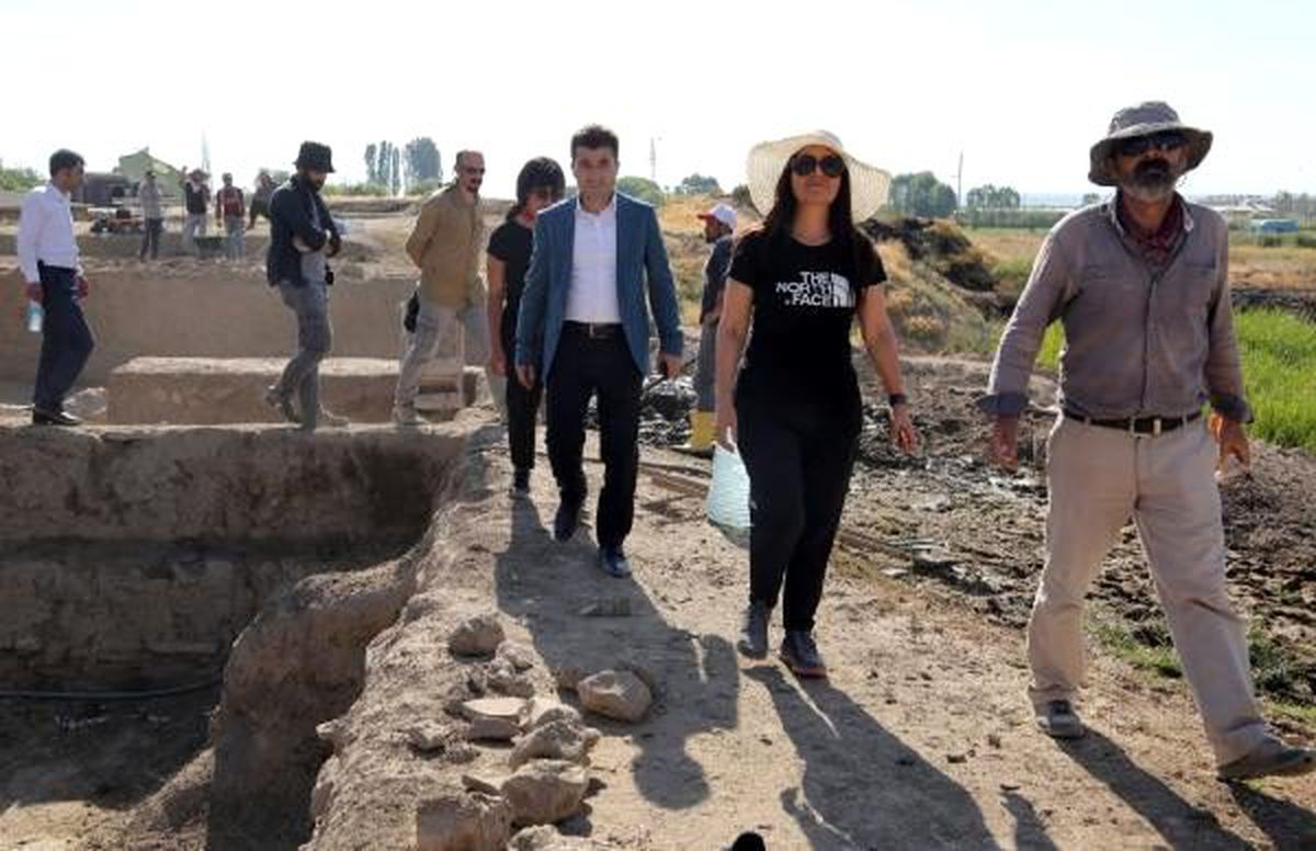 Van Kalesi'nde Urartu tarihine ışık tutucak çalışmalar sürüyor