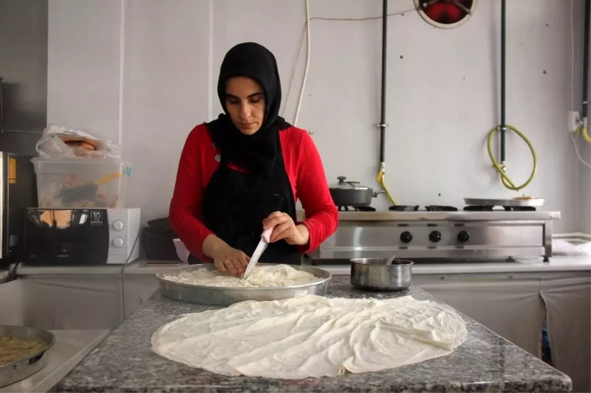 3 çocuk annesinin, 'Ev yapımı baklavası' ek gelir kapısı oldu