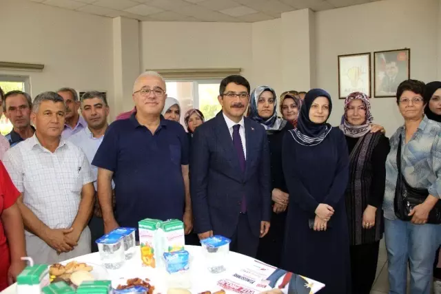AK Parti Manisa Teşkilatında erken bayramlaşma AK Parti Manisa Teşkilatında erken bayramlaşma