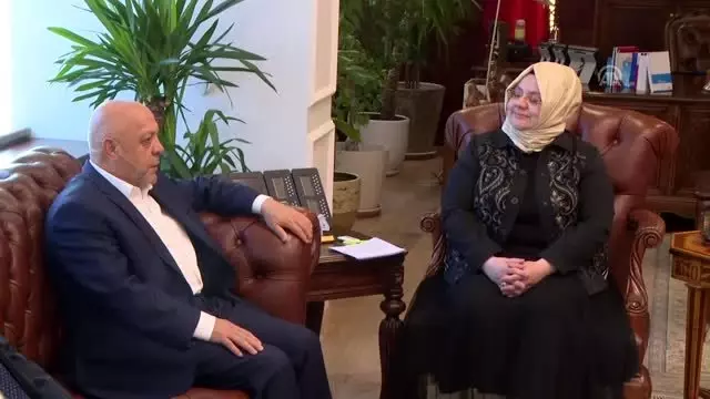 Bakan Zümrüt Selçuk, Mahmut Arslan başkanlığındaki Hak-İş heyetini makamında kabul etti Bakan Zümrüt Selçuk, Mahmut Arslan başkanlığındaki Hak-İş heyetini makamında kabul etti