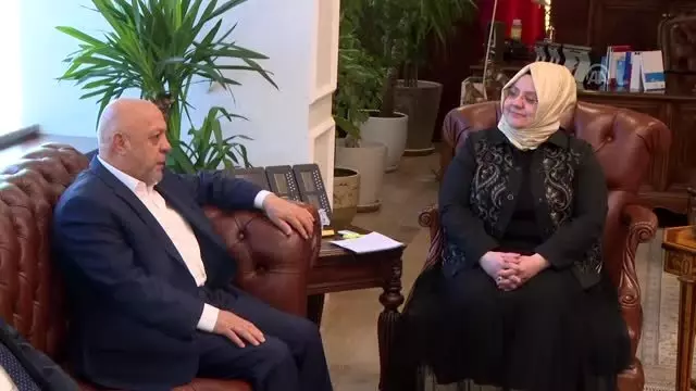 Bakan Zümrüt Selçuk, Mahmut Arslan başkanlığındaki Hak-İş heyetini makamında kabul etti Bakan Zümrüt Selçuk, Mahmut Arslan başkanlığındaki Hak-İş heyetini makamında kabul etti