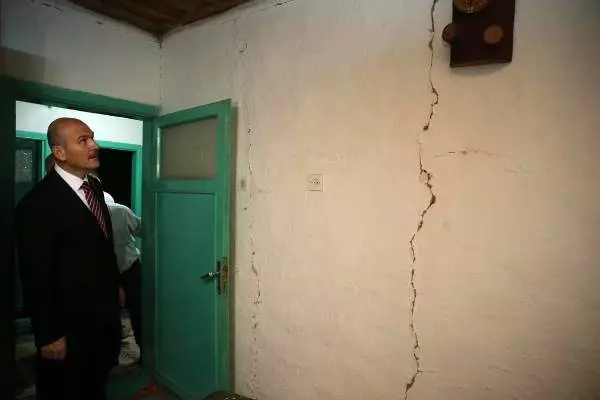 Denizli merkezli 6,0 büyüklüğündeki deprem, Ege ve Akdeniz'i salladı (8) Denizli merkezli 6,0 büyüklüğündeki deprem, Ege ve Akdeniz'i salladı (8)