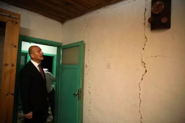 Denizli merkezli 6,0 büyüklüğündeki deprem, Ege ve Akdeniz'i salladı (8) Denizli merkezli 6,0 büyüklüğündeki deprem, Ege ve Akdeniz'i salladı (8)