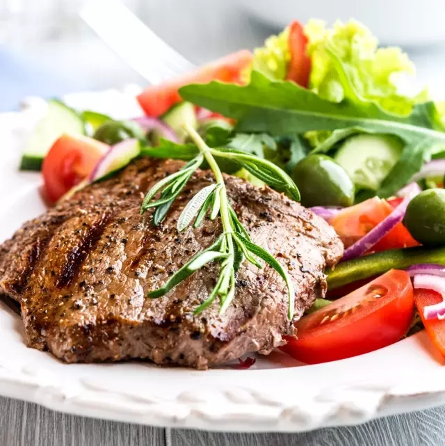 Etin yanında mutlaka salata tüketin!