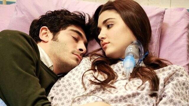 Güzel oyuncu Hande Erçel, Bollywood filminde rol alacak