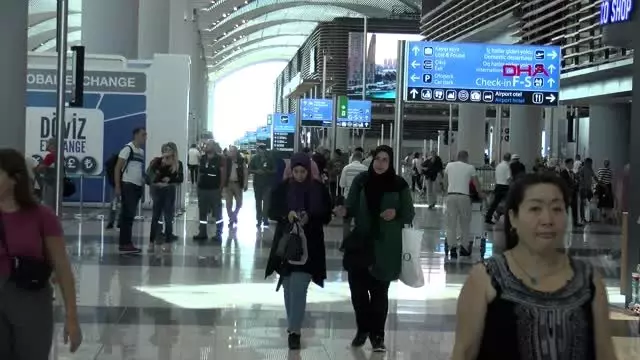 İSTANBUL HAVALİMANI'NDA BAYRAM YOĞUNLUĞU... HAVAYOLU ŞİRKETLERİ EK SEFERLER KOYDU İSTANBUL HAVALİMANI'NDA BAYRAM YOĞUNLUĞU... HAVAYOLU ŞİRKETLERİ EK SEFERLER KOYDU