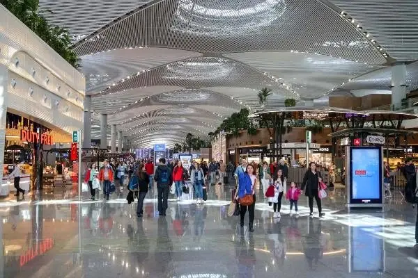İstanbul Havalimanı'nda bayram yoğunluğu... Havayolu şirketleri ek seferler koydu İstanbul Havalimanı'nda bayram yoğunluğu... Havayolu şirketleri ek seferler koydu