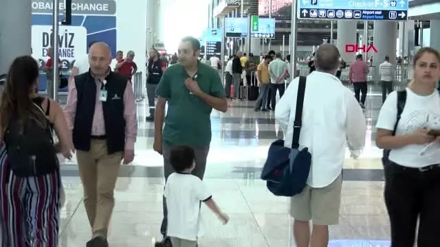 İSTANBUL HAVALİMANI'NDA BAYRAM YOĞUNLUĞU... HAVAYOLU ŞİRKETLERİ EK SEFERLER KOYDU İSTANBUL HAVALİMANI'NDA BAYRAM YOĞUNLUĞU... HAVAYOLU ŞİRKETLERİ EK SEFERLER KOYDU