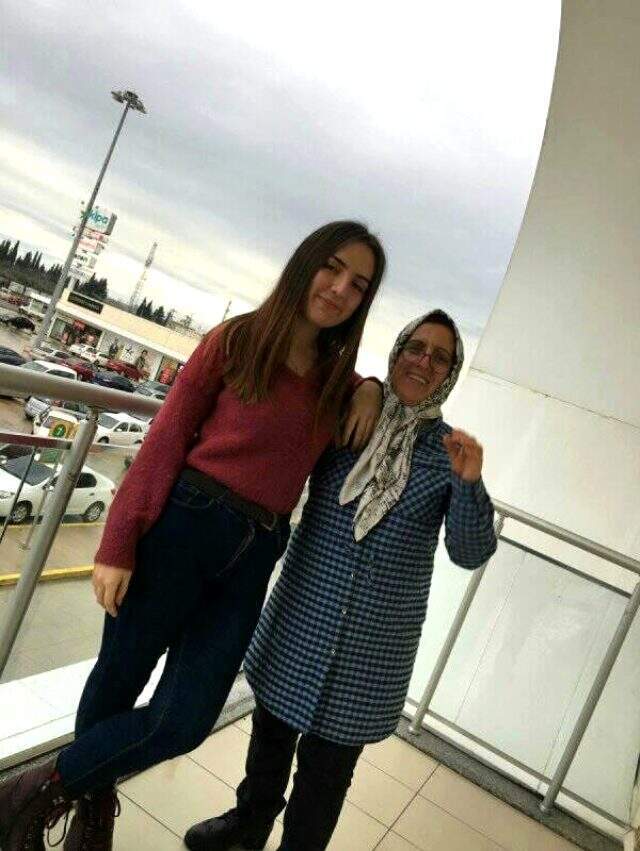 Kaldırımda yürürken panelvan minibüsün çarptığı anne-kız öldü