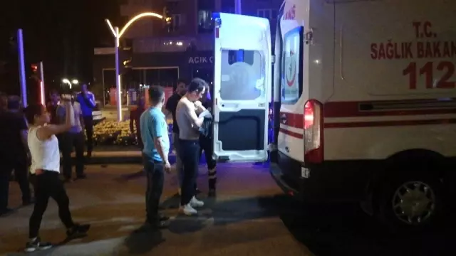 Otomobil refüje çarptı: 1 yaralı