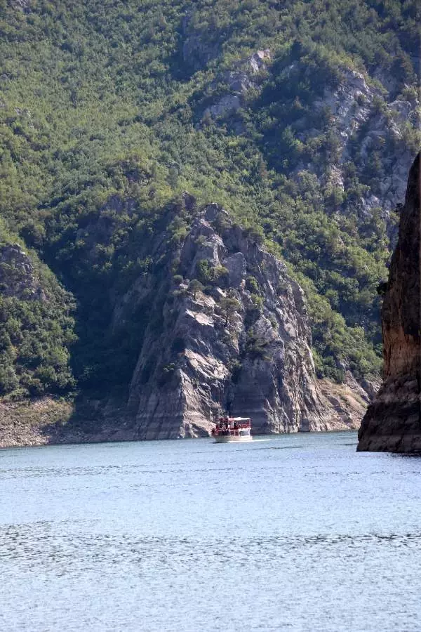 Şahinkaya Kanyonu'na turist akını