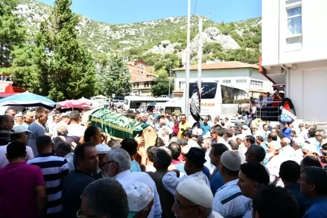 Sütçüler belediye başkanı son yolculuğuna uğurlandı Sütçüler belediye başkanı son yolculuğuna uğurlandı